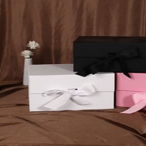 กล่องของขวัญพับชิ้นเดียว กล่องของขวัญพลิกแม่เหล็กสีดำ กล่องของขวัญวันหยุดเปล่า กล่องของขวัญบรรจุภัณฑ์รองเท้าและเสื้อผ้า