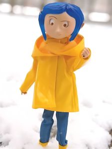 Caroline Ghost Mom Doll Finished Anime Surroundings Raincoat Version Collectible Model Toy Halloween Plaything PVC Material