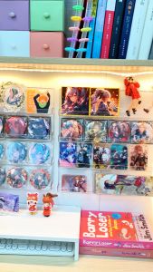 4 ชั้นล้างติดผนังยาทาเล็บเครื่องสําอางยืนแสดงผู้ถือเล็บเครื่องมือออแกไนเซอร์จัดเก็บไม่ต้องเจาะรู 2131