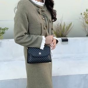 QZshop พร้อมส่ง สต็อกแน่น กระเป๋าสะพาย แฟชั่นใบเล็ก คอลเลคชั่นใหม่ สุดปัง มาแล้วจ้า มีมาให้เลือกหลายสีหลายลาย ทรงสวย พกพาง่าย แมทช์ใช้งานได้หลายลุค บอกเลยว่าคุ้มมม