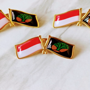 Pin & Bros Lencana Kuningan Cor Emas Bendera Indonesia dan Kementerian Kehutanan
