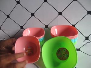 Mangkuk Plastik Warna & Mangkok Square Per Lusin 12 pcs Candid