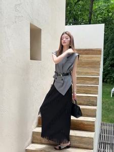 MIUCO | Bộ Áo Vest Ôm Phong Cách Văn Phòng với Chân Váy Xòe