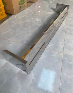 MÁNG KÉO RĂNG CƯA INOX (loại chuẩn) dùng lát gạch nền tăng giảm được từ 60cm đến 1m có thể chỉnh nghiêng được