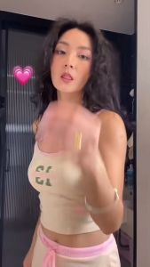 ชุดโยคะ สีครีม เซ็ต2ชิ้น ผ้าโพลิเอสเตอร์ เสื้อสายเดี่ยวพิมพ์เลข 13+กระโปรงเอวยางยืด มีเชือกรูด ชุดออกกำลังกายผู้หญิง #2446