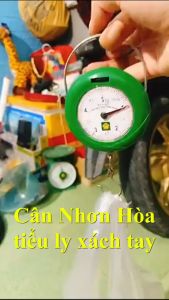 Cân Treo Tiểu Ly xách tay Mini Nhơn Hòa Chính Hãng hợp bỏ túi Vỏ cân bằng nhựa ABS chất liệu sắc nét và bển bỉ chất liệu an toàn cho người sử dụng có 4 màu: Đỏ Cam Vàng Xanh/shop giao màu ngẫu nhiên