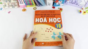Sách - Trọng Tâm Kiến Thức Và Phân Loại Bài Tập Theo Chủ Đề Hóa Học 10 - Biên soạn theo chương trình GDPT mới - ndbooks