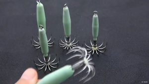 Glow-Action Fishing Hooks with Luminous Squid Decoy Stainless Steel Saltwater Umbrella Hooks - 12/16/25/35g Options