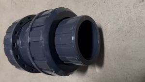 วาล์วเช็ควาล์วหัวยูเนี่ยน UPVC คุณภาพสูง ขนาด 1-1/2 นิ้ว สำหรับงานซ่อมแซมและบ้าน