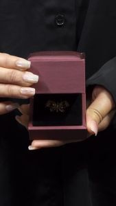 Sv Premium Austria Crystal Ribbon Love Brooch Elegant Pin Tudung Reben Heart Mewah Women Hijab Pin With Gift Box