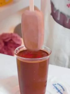 4/8 Hole Silicone Ice Cream Forms Popsicle Molds DIY Homemade Dessert Freezer Fruit Juice Ice Cube Maker Mould with Sticks