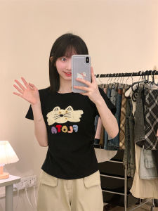 เสื้อยืดแขนสั้นผู้หญิงทรงเข้ารูป ดีไซน์ตัวอักษรปัก ขนสัตว์ กระโปรงสั้น ทรงเข้ารูป ทรงเข้ารูป สไตล์หวาน แขนสั้น ฤดูร้อน