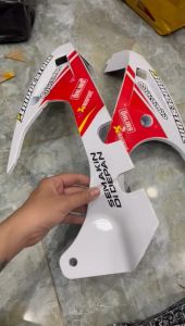 Cặp mỏ cày trang trí xe Exciter 150 trắng đỏ