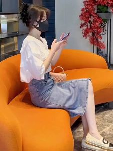 เสื้อเชิ้ตสีขาวชุดกระโปรงยีนส์สองชิ้นเสื้อเชิ้ตฤดูร้อนสุดแนวสำหรับสาวผู้ใหญ่ชุดสไตล์ชาแนลแบบใหม่สำหรับผู้หญิง