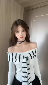 STR  พร้อมส่ง🎀เสื้อปาดไหล่แขนยาวผู้หญิง แต่งเซื่อกผูกลายทาง ดีไซน์เรียบหรูดูแพง เสื้อครอปทรงเข้ารูป สไตล์ลำลองแฟชั่นY2K