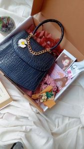 Kado Cewek Hampers Tas Adaire set - Giftbox Wisuda Ulangtahun Wedding by Mocchiato