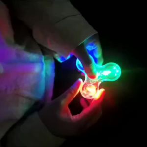 Đồ Chơi Xoay Tay Phát Sáng LED Phát Quang Trong Bóng Tối Giảm Stress Dành Cho Trẻ Em & Người Lớn Chất Liệu Nhựa