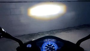 2 สี มอเตอร์ไซค์ รุ่นใหม่LED หลอดไฟหน้า มอเตอร์ไซค์ หลอด ไฟหน้า รถมอเตอร์ไซค์ led หลอดไฟหน้ามอไซ หลอดไฟหน้า ใส่ได้กับมอเตอร์ไซค์ได้ทุกรุ่น ราคาต่อ 1หลอ(สว่างเพิ่ม 100% )ใช้ได้กับทุกรุ่น รุ่นหัวยิงเลเซอร์ สว่างมาก สามารถติดตั้งได้ตามปลั๊กเก่า