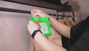 FASHION ถุงดูดความชื้นตู้เสื้อผ้า ถุงลดความชื้น สารดูดความชื้น สารดูดความตู้รองเท้า Pendable dehumidifier bag