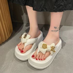 รองเท้าแฟชั่น รองเท้าหูหนีบ พื้นยางส้นตึก รองรับน้ำหนักได้ดี ใส่สบาย ส้นสูงใส่แล้ว นิ่มสบาย สาวๆสายแฟห้ามพลาด - YaKo ขายดีติดอันดับ🔥