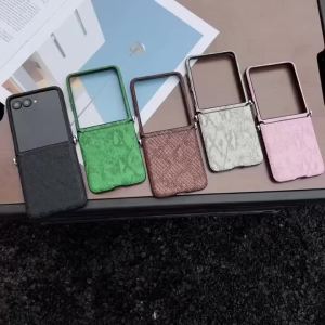 szhaiyu | Luxury Snake Texture PU Leather Phone Case for Samsung Galaxy Z Flip 8 7 6 5 4 flip8 FE Pearl Flower Bracelet Strap Back Cover