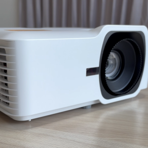 Viewsonic LS740HD Laser Projector โปรเจคเตอร์ เครื่องฉาย 5000 Ansi Lumens Full HD 1080p (16:9  สำหรับห้องเรียน/ประชุม Home Theater/Gaming สู้แสง อายุยาว 30000 ชม. ใช้งานได้นาน ออกใบกำกับภาษีได้ ประกันศูนย์ 3 ปี)