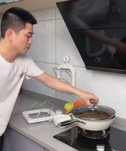 Giá cài nắp vung xoong nồi hút chân không dính tường không cần khoan chịu lực tốt