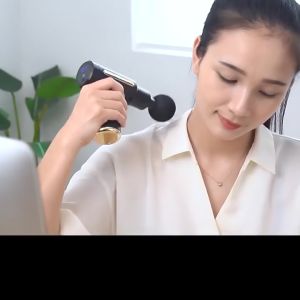 เครื่องนวดแบบสั่น 5 ระดัูมิติหูวัย ปืนนวดกล้ามเนื้อ ควบคุมเนื้อจูงหนัก เป็นเครื่องมือที่สามารถใช้งานได้ในการปวดเมื่อที่อ่อนล้าอย่างหนัก พกพาสะดวกและทนทานบรรเทาอาการปวดได้ง่าย 5 ราย เครื่องนวดมือหลังจากจัดส่งจากกรุงเทพฯ ปริมาณ 500 วัน รวมกันในกา