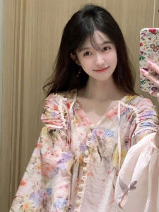CHANGTONG | French Unique V-neck Print Petite Loose Blouse