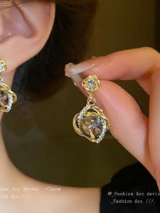 ต่างหูรูปวงกลมประดับเพชรเงินแบบสลับสีสันสดใสหรูหราสำหรับผู้หญิง เครื่องประดับแฟชั่นที่สวมใส่ได้หลากหลาย