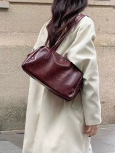 Boston Style Oil Wax Leather Underarm Bag Womens Large Capacity Retro Commuter Handbag 2025 New Fashion Shoulder Bag