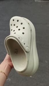 Sục Cross band crush cao 7cm chính hãng xuất xịn full box tặng 10 charm gắn dép màu kem