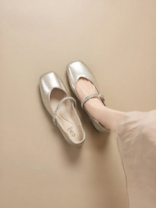 Josiny | Flat Mary Jane Shoes With Strap And Rhinestones