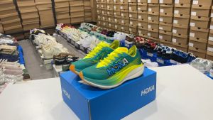 Rocket x2 รองเท้าวิ่ง โฮกา (37-45 Eu) พร้อมกล่อง สีสุดจี๊ด มองเห็นแต่ไกล รองเท้าวิ่งมาราธอน รองเท้ากีฬา V43A208