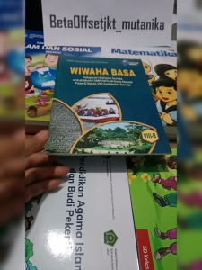 Buku bahasa sunda smp kelas 8B wiwaha basa kurmer