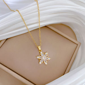 Stainless Steel Winter Snowflakes White Crystal Pendant Necklace For Women New Fashion Collarbone Chain Jewelry HolidayGift