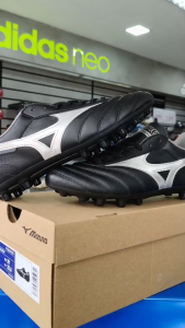สีดำสุดคลาสสิก รองเท้าฟุตบอล MIZUNO รุ่น Morelia II Club AG สีดำ/เงิน รหัส P1GA241703