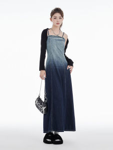 ชุดเดรสยาวผ้าเดนิม MJB 2025 ฤดูใบไม้ร่วง 2023 ชุดเดรสยาวผ้าเดนิมแบบเกาะอกสีเข้ม กระโปรงทรงเอ แขนกุด คอวี ทรงสลิมฟิต