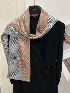 Double-Sided Silk Scarf: A Versatile Neck Accessory for Every Season
