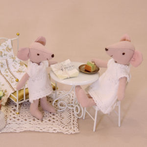 H-13/15Cm Pretend Play Doll with Interchangeable Outfits Mouse Parent-Child Outfit with White Sweater Dress Suitable for Bjd Maileg Dollhouse Suitable for Childrens Day Gift Birthday Gift