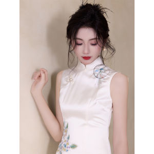 Chinese Style Embroidery Elegance White Cheongsam