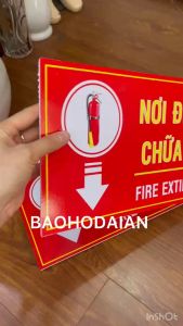 Biển báo hướng dẫn nơi để bình chữa cháy chât liệu fomex siêu nhẹ- Hàng sẵn hình thật