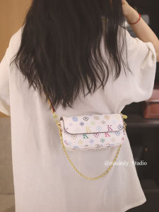 Elegant White Small Crossbody Bag for Women Autumn Winter Stylish Commuter Handbag Urban Minimalist Style Magnetic Buckle Closure