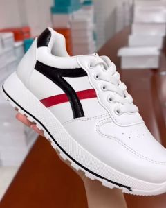 Mayley พร้อมส่ง รองเท้าผ้าใบผู้หญิง รุ่นนี้สวยมาก✨ แมทช์ง่าย มีให้เลือก 2 สี(เทาส้ม/ดำแดง) ใส่สบาย 🌈ไซส์ 36-40🌈 เสริมส้น 3 ซม.