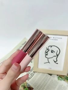 🍓Strawberry.thai🍓 แปรงทาปาก แบบซิลิโคนพร้อมฝาปิด แปรงแต่งหน้าหัวกลม พกพาสะดวก