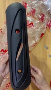 ฝาครอบ กันร้อนท่อ CLICK 110 / 110i ระบบคาร์บู และ ระบบหัวฉีด ของเทียบเกรดเอ มีน็อตให้ พร้อมใช้งาน 18318-KVB-900