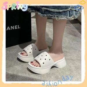 QLshop สินค้าพร้อมส่ง รองเท้าแตะแฟชั่นสำหรับสาวๆ รุ่นนี้มีให้เลือกทั้งหมด 5 สี แต่ละสีคืองานดีเวอร์ แถมรุ่นนี้ดีไซน์น่ารักมากๆ ใครเห็นก็ถูกใจ ถ้าอยากได้จิ้มตะกร้าเลย