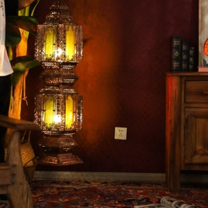 เอเชียตะวันออกเฉียงใต้ลมเหล็กศิลปะชั้นสองชั้นโคมไฟวินเทจแฮนด์เมดเซนออกแบบคลับเฮาส์การศึกษาตกแต่งโคมไฟข้างเตียงบรรยากาศโคมไฟตั้งโต๊ะ