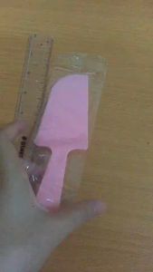 Dao nhựa cắt bánh sinh nhật