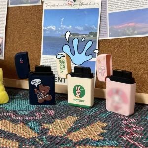 สเปรย์น้ําไฟแช็กใหม่ Prank สเปรย์น้ําดื่มไฟแช็ก Mini การ์ตูน Pranker Squirt น้ํา Prop วอเตอร์เจ็ทแบบพกพาไฟแช็ก